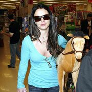 Paparazzis take some shots in sexy fitted top